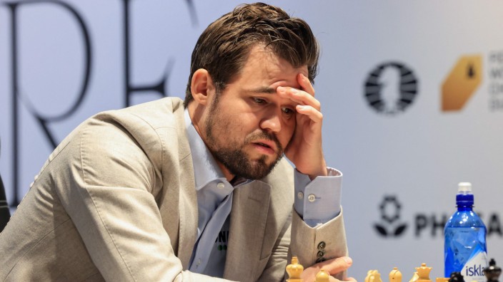 Schach-WM: Drei Partien, drei Unentschieden: Weltmeister Magnus Carlsen beim Titelkampf in Dubai.