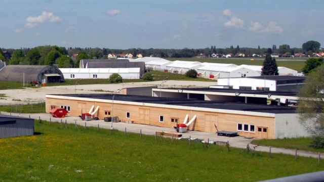 Fliegerhorst: Der Warteraum Asyl mit 3000 Schlafplätzen in Alten Hangars und zeltartigen Leichtbauhallen hat ausgedient.