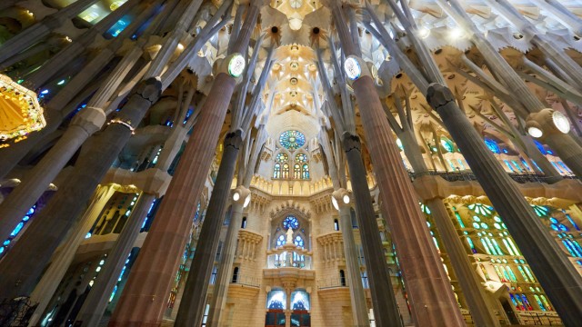 Barcelona: Die Sagrada Família von Antoni Gaudí gehört zu den meistbesuchten Orten in Barcelona. Zur Besucherlenkung wurden schon vor Jahren Online-Tickets eingeführt.