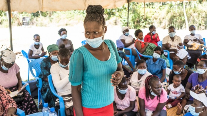 HIV und Corona: Die Beraterin Alice hilft Frauen im kenianischen Kisumu beim Umgang mit HIV und Aids.