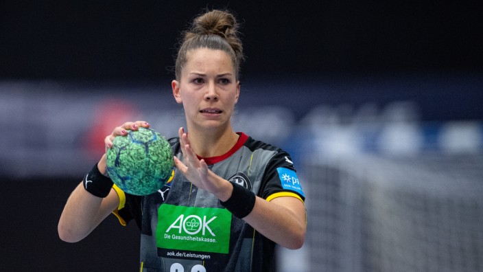 Handball-EM: Auch Spielführerin Emily Bölk ist nun als Gesprächspartnerin gefragt.