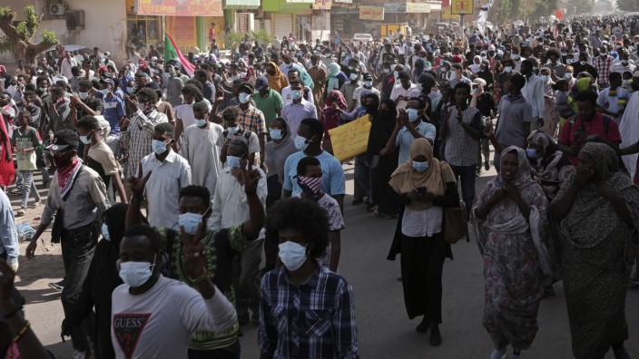 Sudan: Demonstranten im Zentrum der sudanesischen Hauptstadt Khartum am Dienstag.