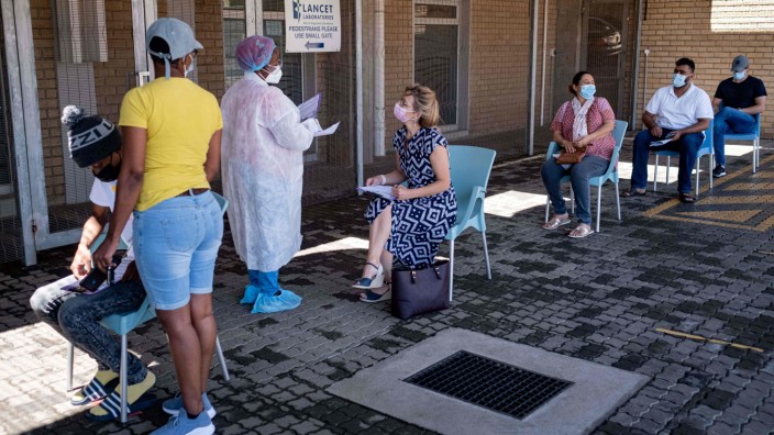 Covid-Pandemie: Eine Corona-Teststation beim Lancet Laboratory in Johannesburg.