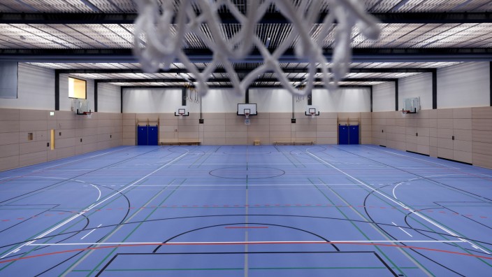 Landkreis Freising: Abi statt Sport: Auch am Camerloher-Gymnasium finden die Prüfungen in der Turnhalle statt, um Abstand wahren zu können.