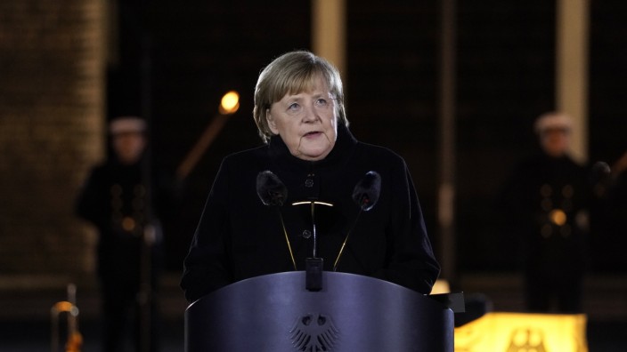Grosser Zapfenstreich Verabschiedung der Bundeskanzlerin Aktuell, 02.12.2021, Berlin, Dr. Angela Merkel bei ihrer Rede