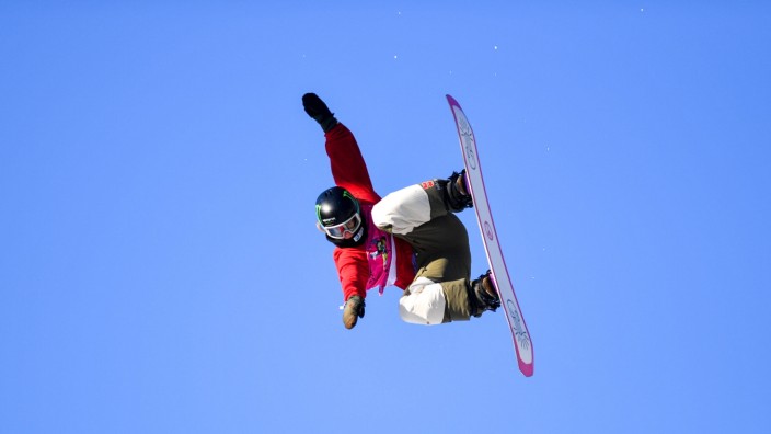 SNOWBOARD - FIS WC Chur CHUR,SWITZERLAND,23.OCT.21 - SNOWBOARD - FIS World Cup, Big Air. Image shows Annika Morgan (GER