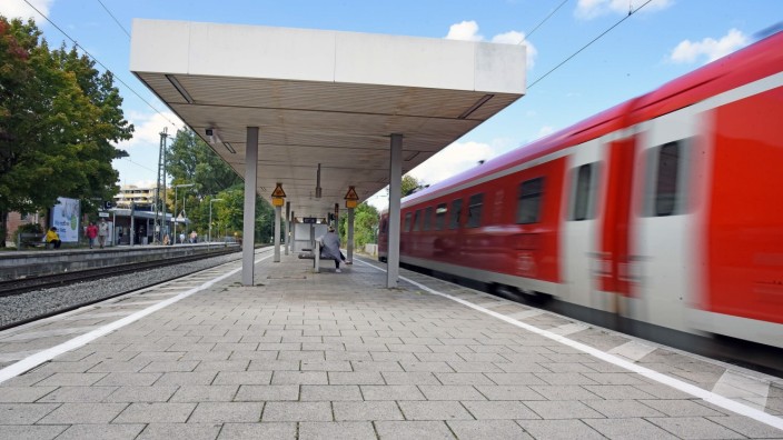 Puchheim: Auf den Mittelbahnsteig setzt das Verkehrsministerium beim barrierefreien Umbau des Puchheimer Bahnhofs. Senioren- und Behindertenbeirat wollen jedoch Außenbahnsteige, weil so die S-Bahn auch von Menschen mit Handicap besser zu erreichen sei.
