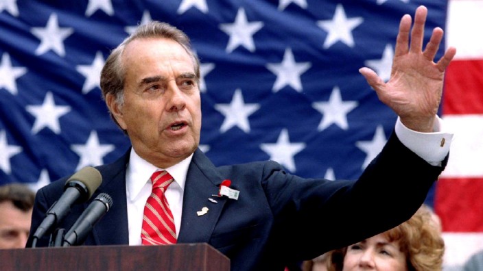 FILE PHOTO: Republican presidential candidate Bob Dole makes a point during a Memorial Day speech in Clifton