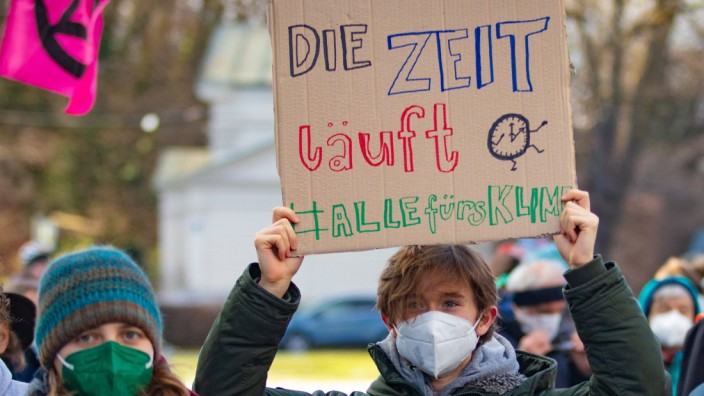 Fridays for Future München Bis zu 79Klimaaktivist*innen versammelten sich am 3.12.2021 in München, um für mehr gegen de