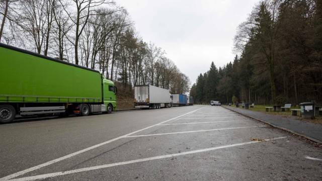 Salzburger Autobahn: Der bisherige "Parkplatz Otterfing" wird aufgegeben und soll aufgeforstet werden.