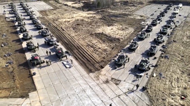 Aufgaben: Eskalation auf Ansage: Russische Panzerfahrzeuge während eines Manövers auf der Krim, die Russland 2014 annektiert hat.
