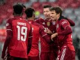 Champions League: Spieler des FC Bayern feiern ein Tor gegen den FC Barcelona