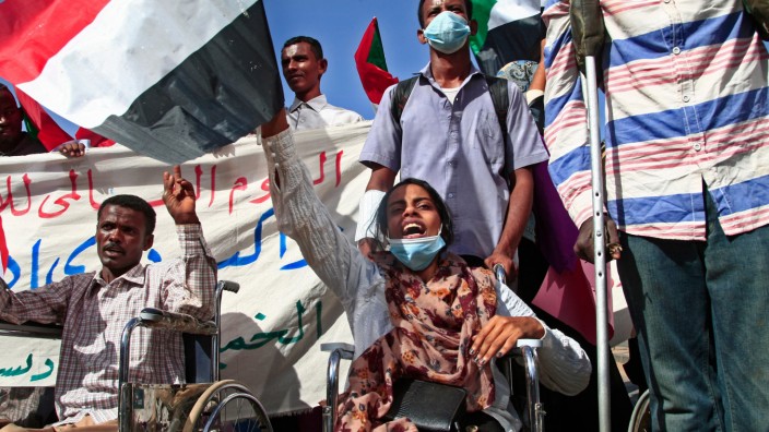 Sudan: Auch körperbehinderte Menschen demonstrierten am Donnerstag wieder in der sudanesischen Hauptstadt Khartum.