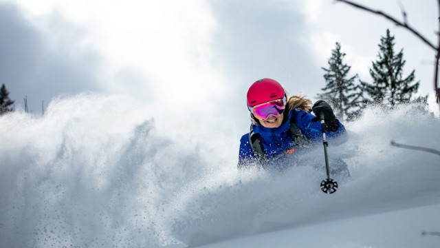 Reisebuch "Mountain Girls": Steht seit dem Alter von drei Jahren auf Ski: Katharina Kestler.