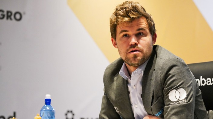 Schach: Magnus Carlsen hat offenbar andere Dinge im Kopf als die Schach-WM im kommenden Frühling.