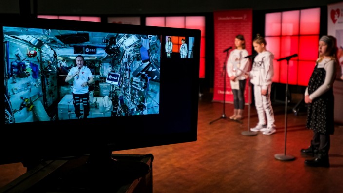 MUENCHEN: Video-Liveschalte mit einem Astronauten der ISS und dem Bundespräsidenten
