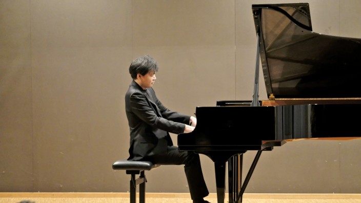 Ein Meistersolist im Isartal: Meister der Plötzlichkeit: Chi Ho Han begeistert in Icking mit seiner Interpretation der letzten drei Beethoven-Sonaten.