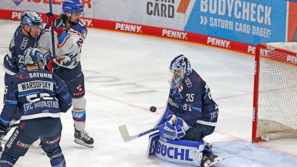 Penny DEL - Eishockey - Saison 2021/22 - ERC Ingolstadt - Adler Mannheim - Kevin Reich Torwart ( 35 ERCI) - David Warso