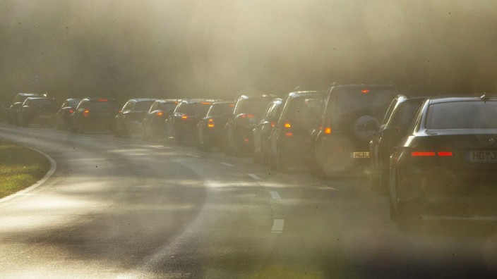 Verkehr: 48,6 Millionen Autos waren im Oktober auf Deutschlands Straßen unterwegs - Tendenz steigend.