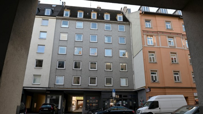 Vorkaufsrecht: In Zukunft entscheiden die Münchner Stadträte nur noch über den Vorkauf, wenn mindestens die Hälfte der Wohnungen in einem Haus leer stehen oder das Gebäude stark sanierungsbedürftig ist.