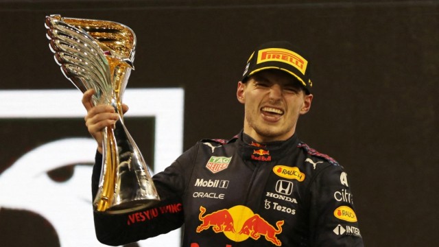 Formel 1: Weltmeistertitel mit Glanz - und Schatten? Max Verstappen feiert nach dem Grand Prix von Abu Dhabi seine erste Krönung in der Formel 1.