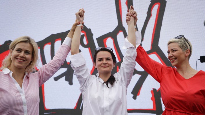 Aachen: Maria Kolesnikowa, Swetlana Tichanowskaja und Veronika Zepkalo bei einem Wahlkampfauftritt 2020 in Minsk.