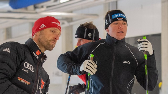 Ski alpin: Noch nicht fit genug: Thomas Dreßen, hier beim Training mit dem ehemaligen Langläufer Axel Teichmann, kann derzeit nur auf den schmaleren Skiern dahingleiten.
