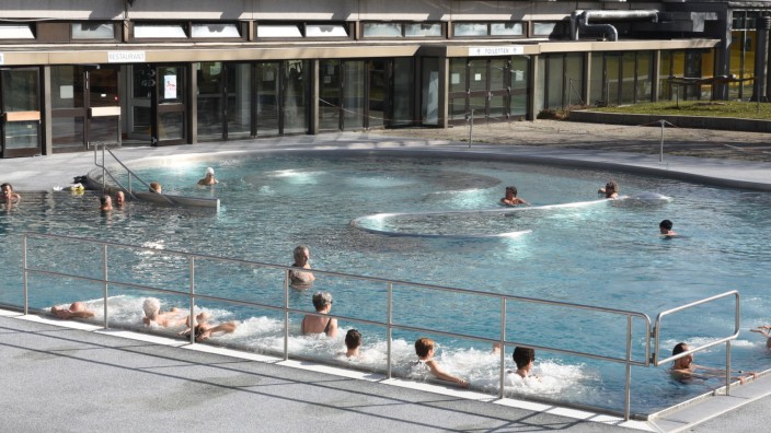 Städtische Bäder: Auch im Dante-Winter-Warmfreibad wird das Schwimmen teurer.