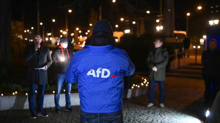 Politik in Bayern: Ein Protest gegen die 2-G-/3-G-Regel und die Corona-Impfpflicht - die AfD ist stets mit von der Partie.