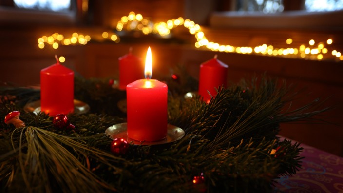 Kratzers Wortschatz: Ein Adventskranz gehört noch immer in vielen Haushalten zur leuchtenden Begleitung der Vorweihnachtszeit.