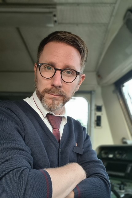 Kolumne "Ende der Reise": Lokführer Peter Wuschansky postet als "Trainfluencer" namens Peterle Sky auch ironische Videos über seine Arbeit bei der Deutschen Bahn.