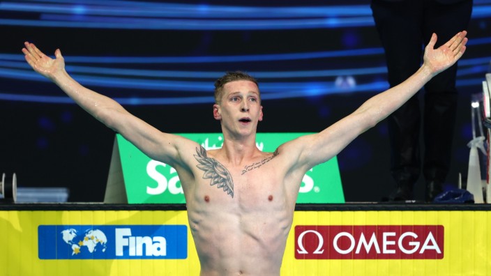 Weltrekord im Schwimmen: Was für ein Jahr: Freiwasser-Olympiasieger Florian Wellbrock vergoldet seine Saison mit dem Sieg über 1500 Meter bei der Kurzbahn-WM - und stellt in Abu Dhabi einen neuen Weltrekord auf.
