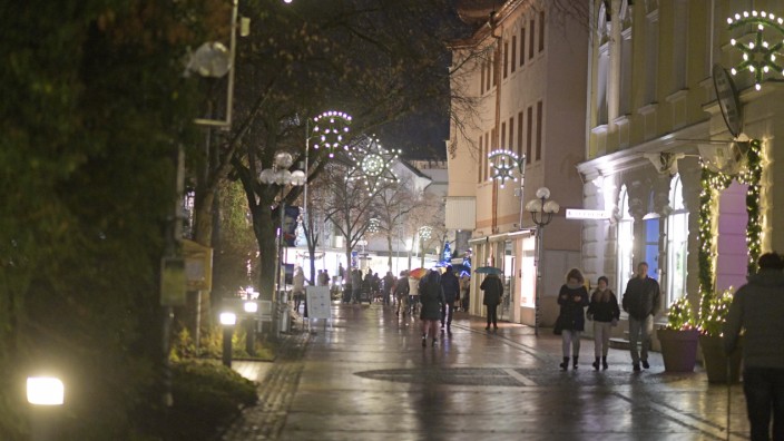 Steuerskandale: Bad Wörishofen - hier die weihnachtlich dekorierte Fußgängerzone - ist nicht nur als Kurort bekannt. Sondern wegen seiner niedrigen Gewerbesteuer auch sehr attraktiv als Firmensitz.