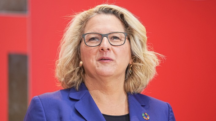 Bundesregierung: "Dramatisch unterfinanziert": Entwicklungsministerin Schulze kritisiert die Haushaltsführung ihres Vorgängers.