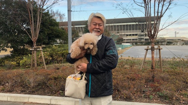 Was bleibt von Olympia?: Der Taxifahrer Takayoshi Kim vor dem Aquatics Center in Tokio.