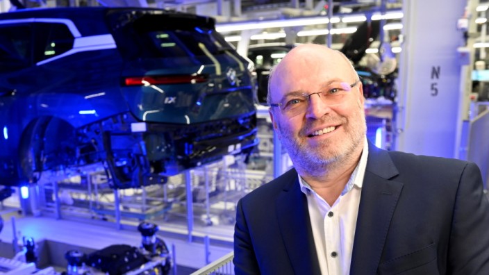 Johann Kistler: Johann Kistler, seit 44 Jahren bei BMW - und Chef des Elektroauto iX.