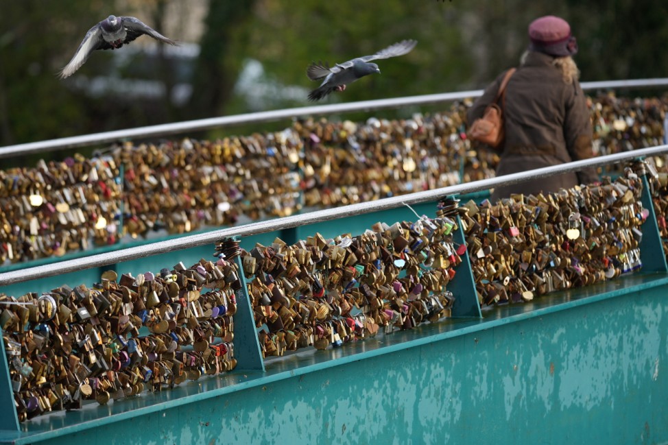 BESTPIX- Bakewell Lovelocks Stay Put For Another Year