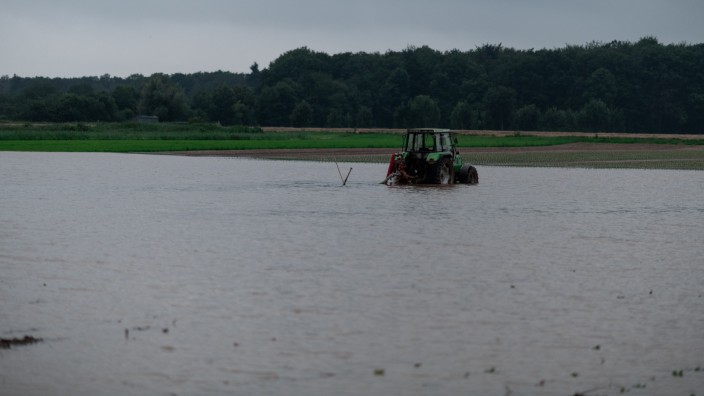 Hörfunktipps: Nicht nur Felder standen unter Wasser wie in Heimerzheim nach den Starkregenfällen im Juli. Auch viele Menschen kamen zu Schaden.