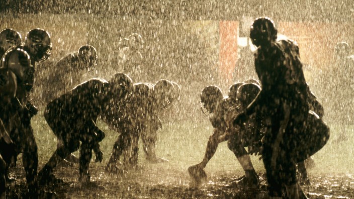 Spielfilmtipps zum Jahreswechsel: Das Spiel- als Schlachtfeld: Oliver Stone hat die Footballszenen mit antiker Wucht inszeniert.