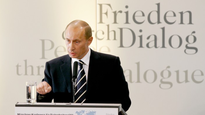 Spannungen: Seine berühmte Warn-Rede: Wladimir Putin im Jahr 2007 bei der Münchner Sicherheitskonferenz.
