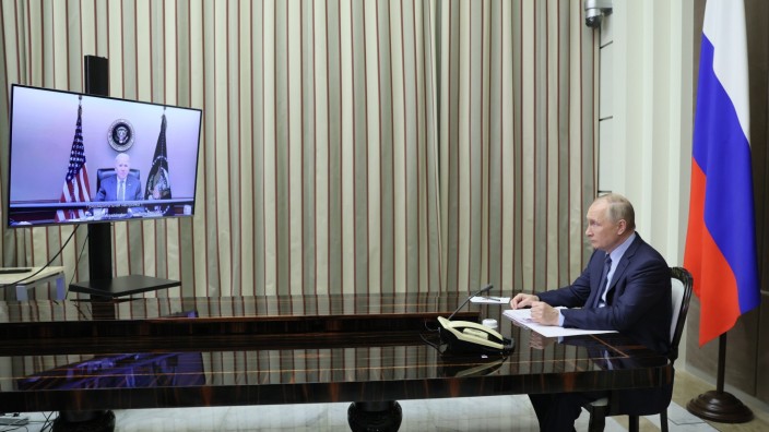 Ukraine-Konflikt: Russlands Präsident Wladimir Putin bei einer Videokonferenz mit US-Präsident Joe Biden Anfang Dezember.