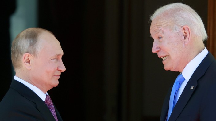 Ukraine-Konflikt: US-Präsident Joe Biden hat Russlands Staatschef Wladimir Putin mit Blick auf die russischen Truppen nahe der ukrainischen Grenze zu einem Abbau der Spannungen aufgefordert.