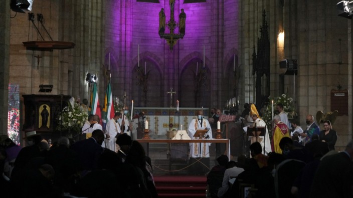 Südafrika: In der St.-Georgs-Kathedrale in Kapstadt findet die Trauerfeier um Desmond Tutu statt. Später wird die Asche des Bischofs hier in einem Mausoleum beigesetzt.