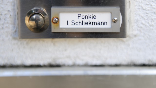 Nachruf auf "Ponkie": Ponkies Türschild in München-Solln.
