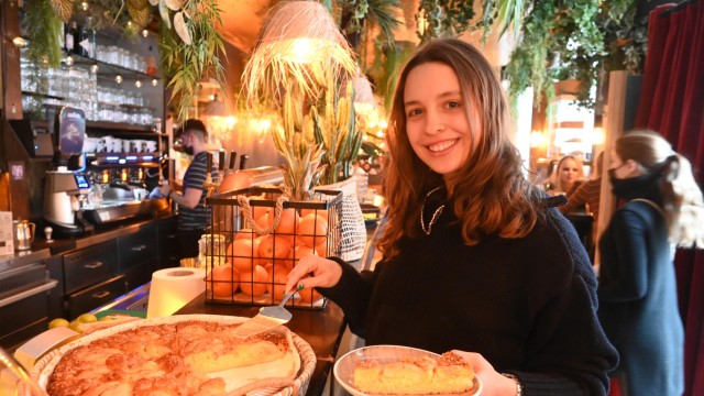Café Zeitgeist: Sophia Wassenegger, Tochter der Inhaberin, ist auch im Zeitgeist beschäftigt.