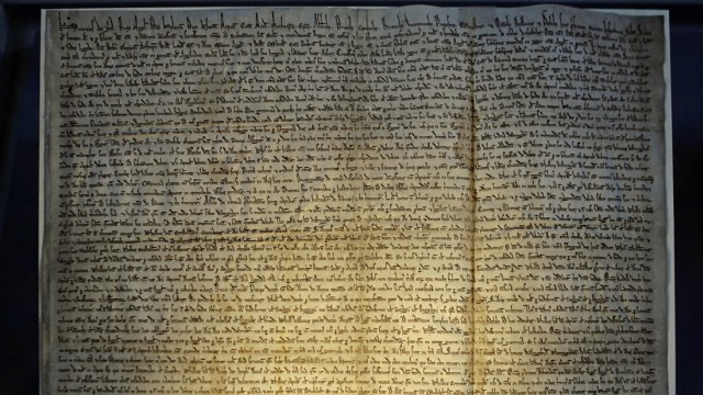 Richard Ovenden: "Bedrohte Bücher": Die Magna Carte von 1217 in einer Ausstellung der Bodleian Library. Es handelt sich um eins der bedeutendsten Dokumente der Demokratiegeschichte.