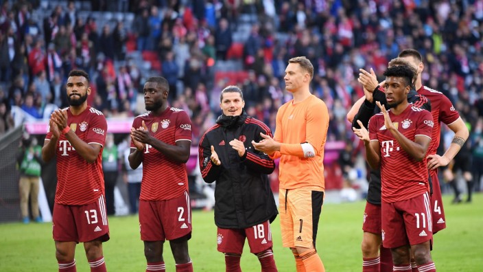 Corona in der Bundesliga: Nur einer auf diesem Bild steht gerade für den FC Bayern auf dem Platz: Marcel Sabitzer (Mitte) ist gesund.