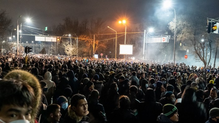 Proteste: Tausende protestierten in Almaty, der größten Stadt Kasachstans.