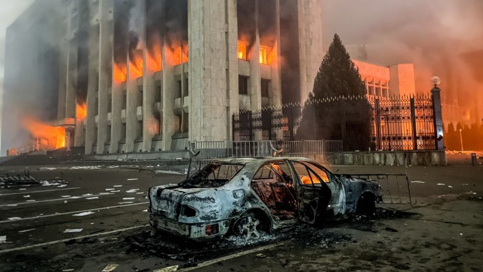 Krise in Zentralasien: Bei den Unruhen in Almaty ging unter anderem der Sitz der Stadtverwaltung Büro des Bürgermeisters in Flammen auf.