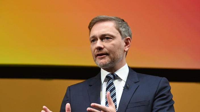 Dreikönigstreffen der Liberalen: Seine Partei wolle "alles tun, so viel gesellschaftliches Leben wie möglich zu erhalten": Christian Lindner beim Dreikönigstreffen der FDP in Stuttgart.